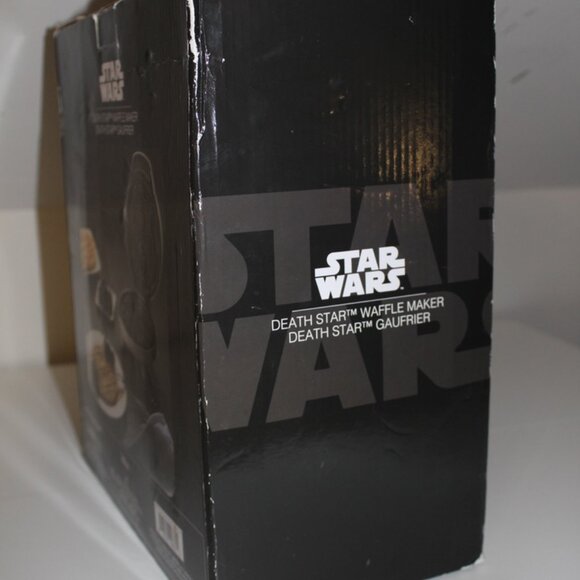Brand New Star Wars Death Star Waffle Maker ThinkGeek Disney Kitchen Appliance - Picture 4 of 9